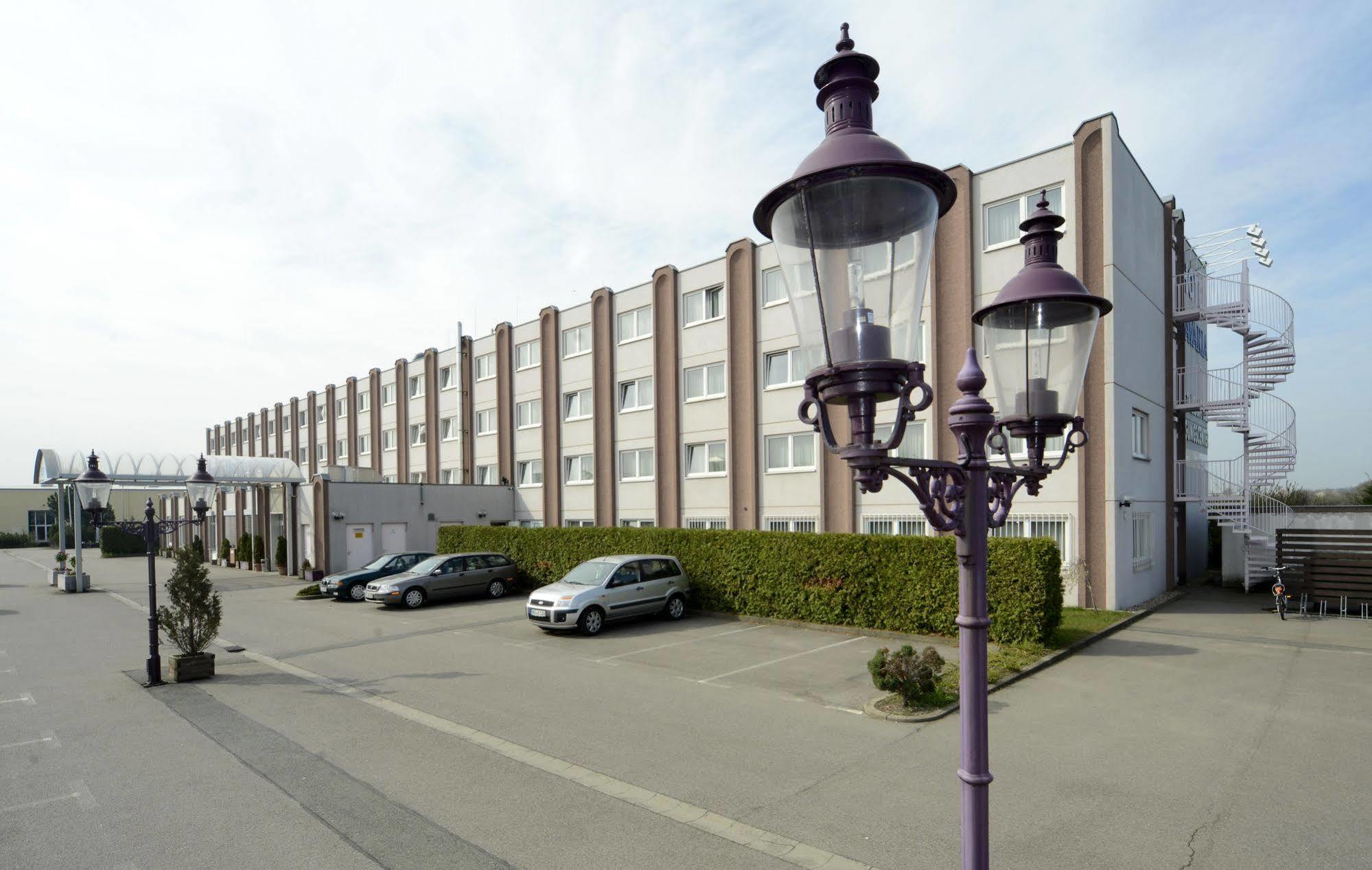 Hotel Bavaria Brehna Exterior photo